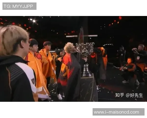 FPX团队协作展现出色默契助力职业联赛精彩表现分析