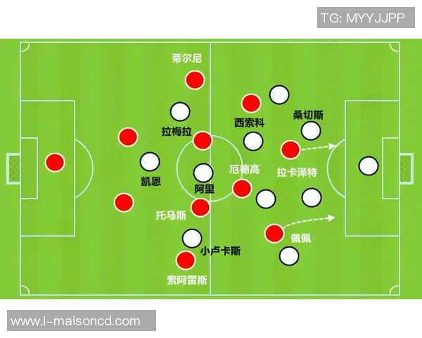 成都与武汉羽毛球队赛后复盘分析比赛经验与战术总结